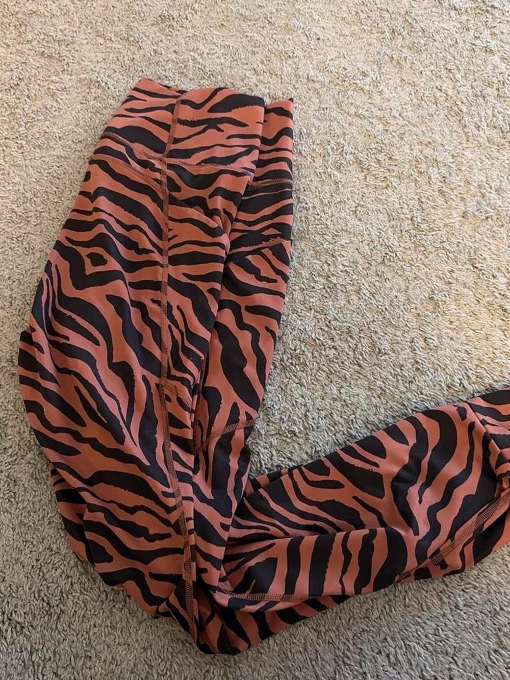 Fabletics -  Zebra Workout Set - Picture 4 of 4